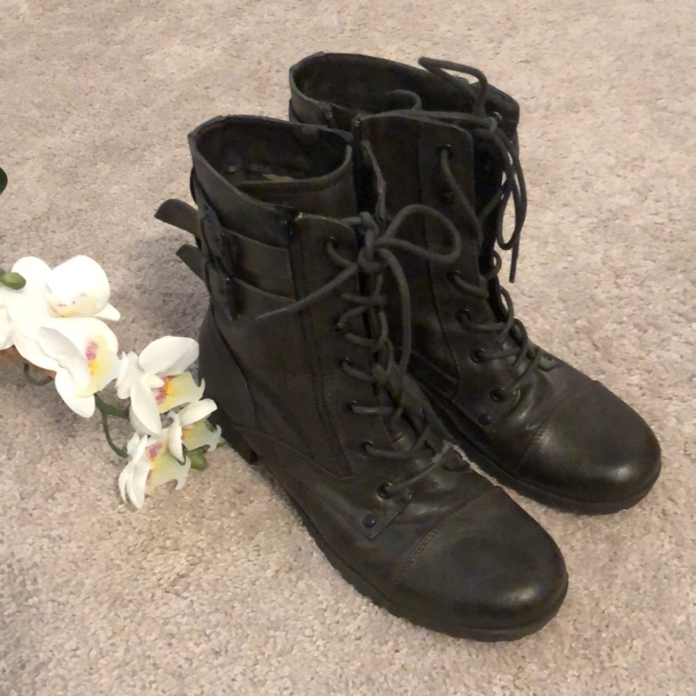 Combat boots